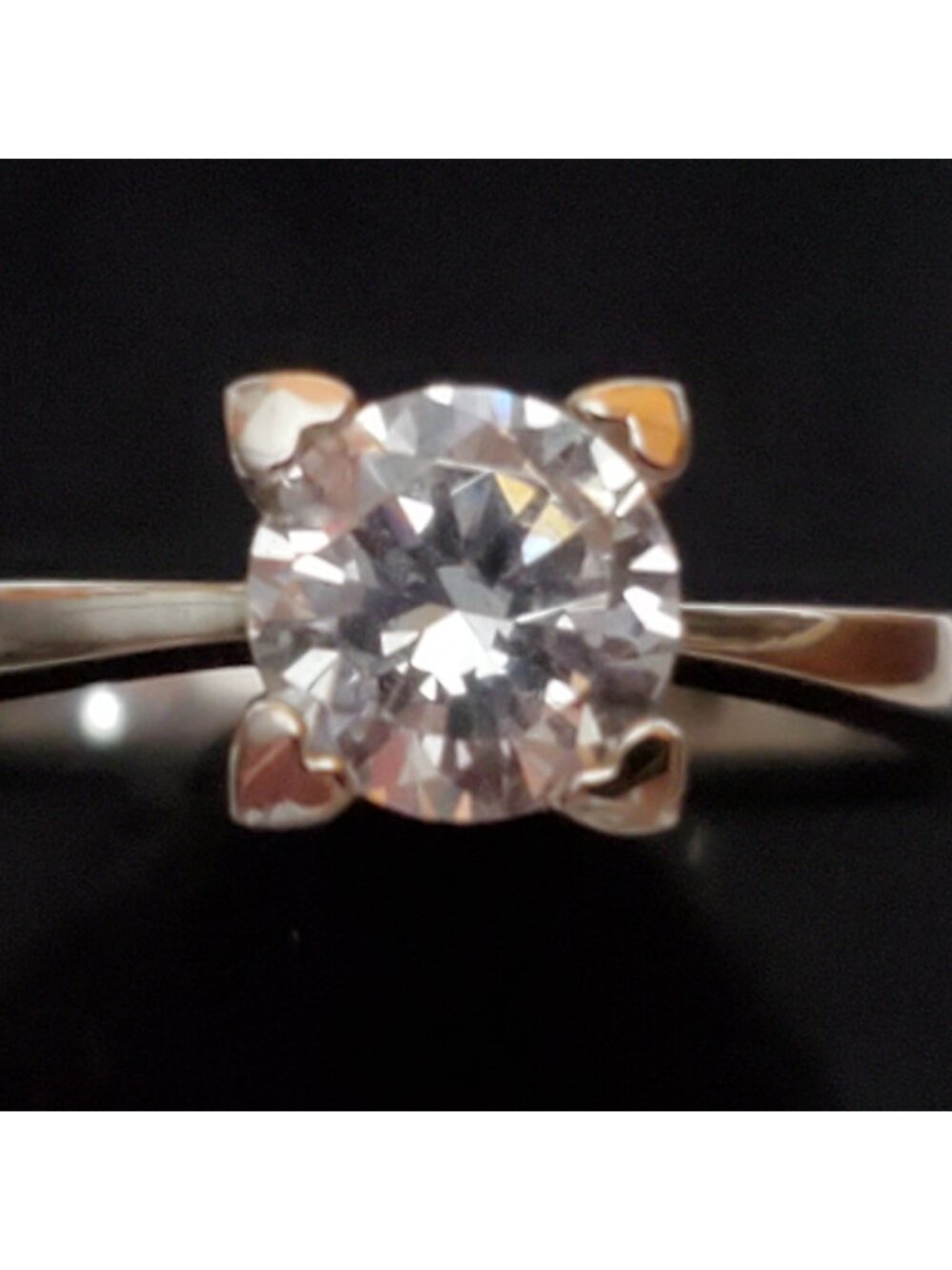 Solitaire Rhinestone Ring Sz 8.5 Clear Silver Tone Heart Prongs